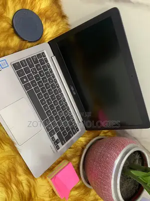 Laptop Asus ZenBook UX310UQ 8GB Intel Core i5 SSD 256GB