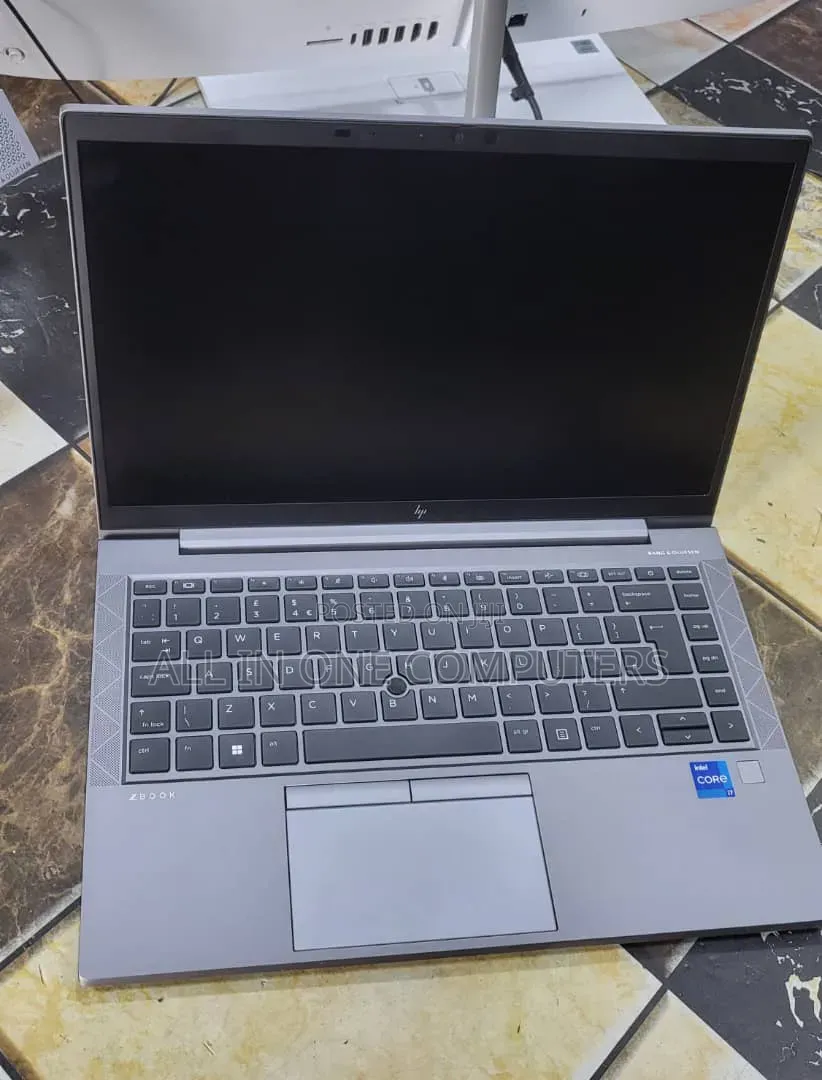 New Laptop HP ZBook Firefly G8 16GB Intel Core i7 SSD 512GB