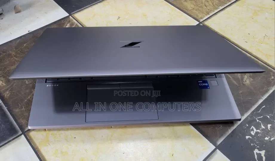 New Laptop HP ZBook Firefly G8 16GB Intel Core i7 SSD 512GB