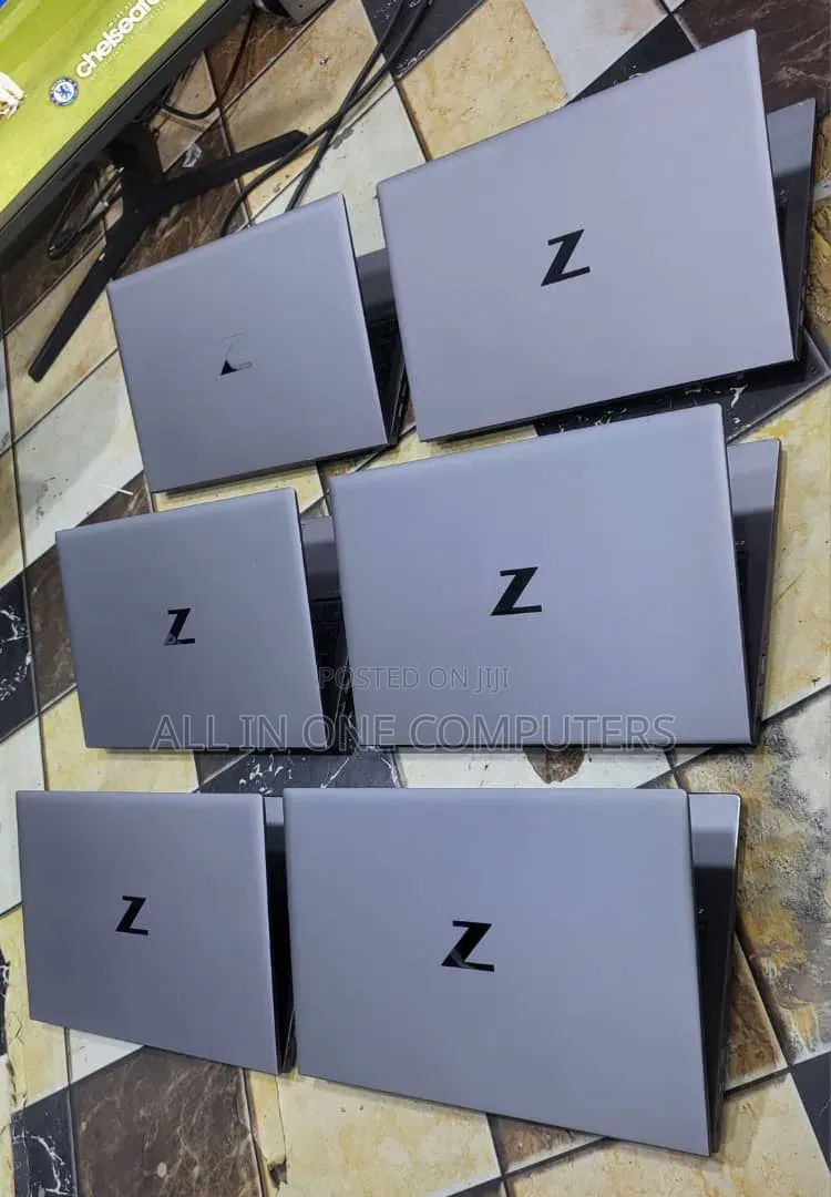 New Laptop HP ZBook Firefly G8 16GB Intel Core i7 SSD 512GB