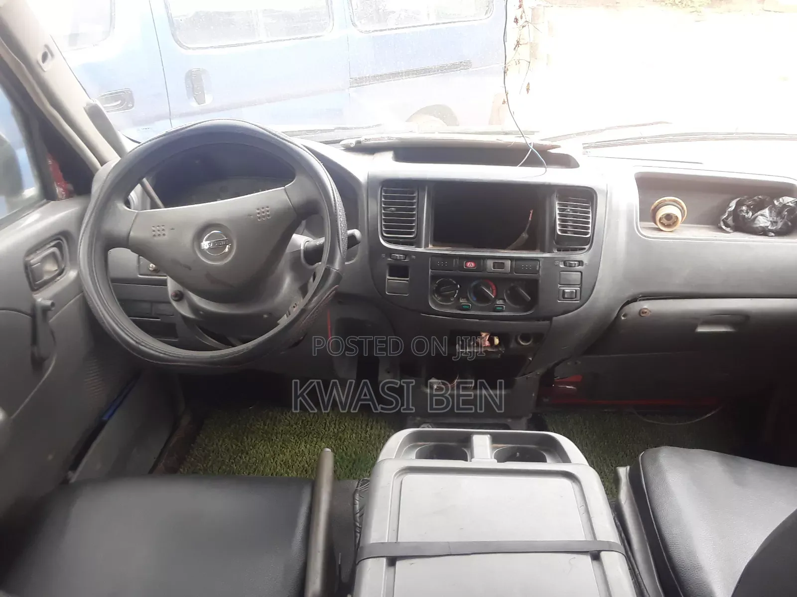 Nissan Caravan (Urvan) 2006 Brown