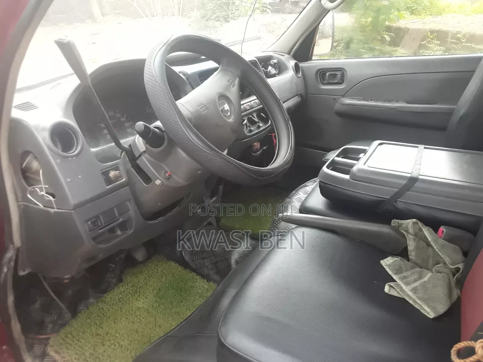 Nissan Caravan (Urvan) 2006 Brown