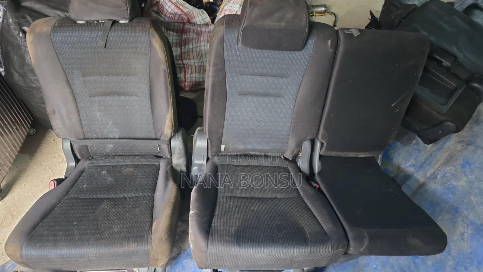 Toyota Voxy Middle Seats