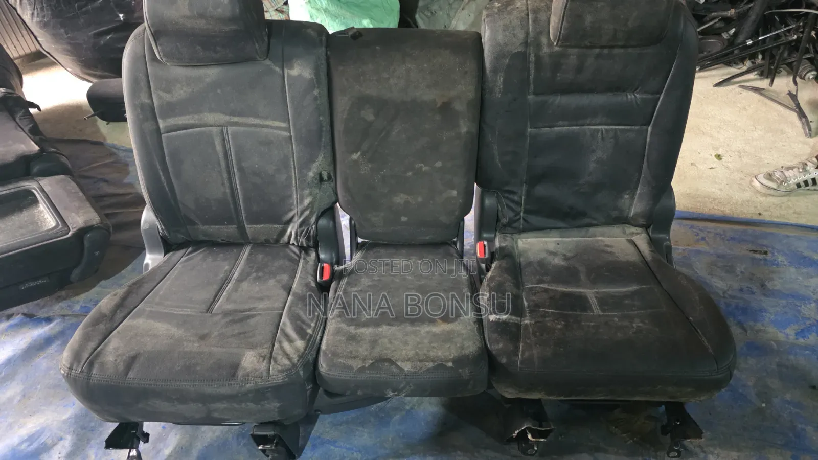 Toyota Voxy Middle Seats