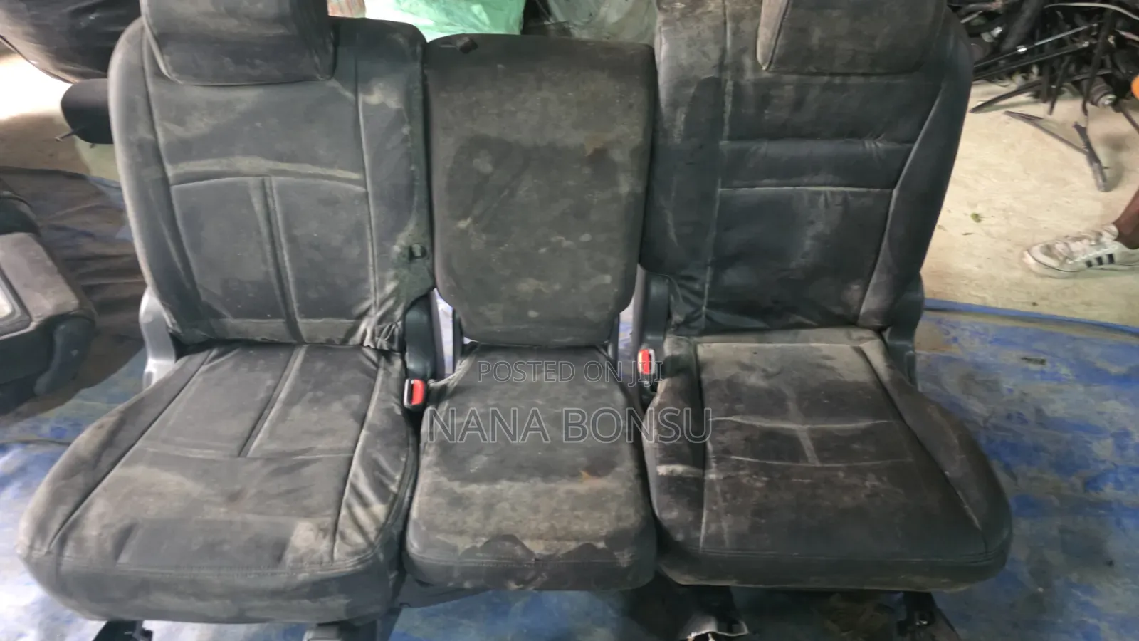 Toyota Voxy Middle Seats