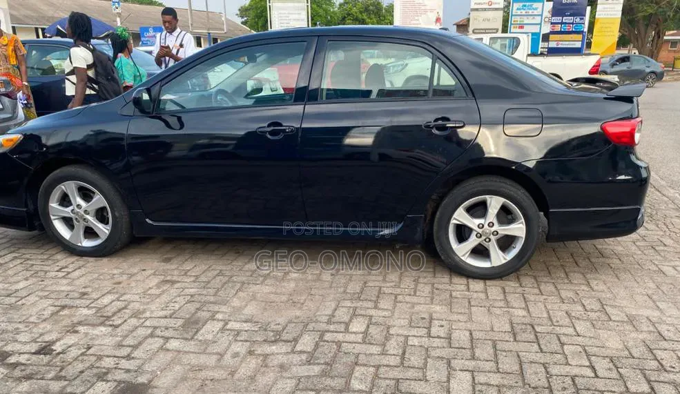 Toyota Corolla 2011 Black