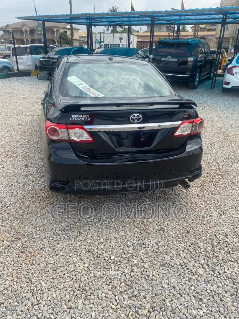 Toyota Corolla 2011 Black