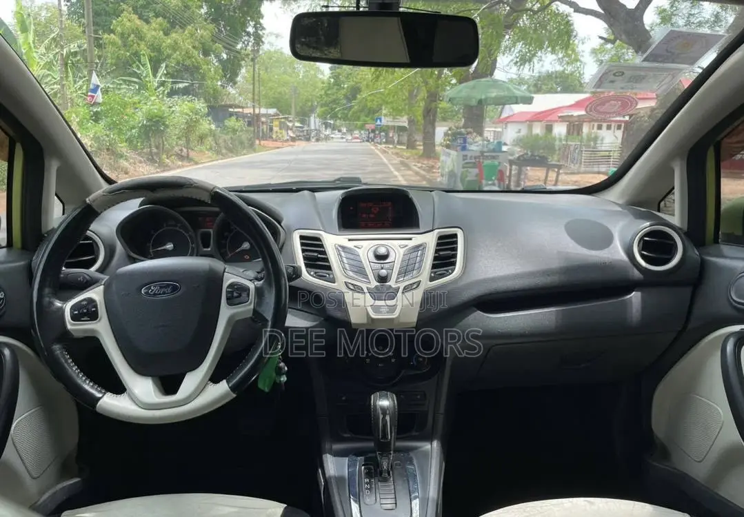 Ford Fiesta 2015 Green