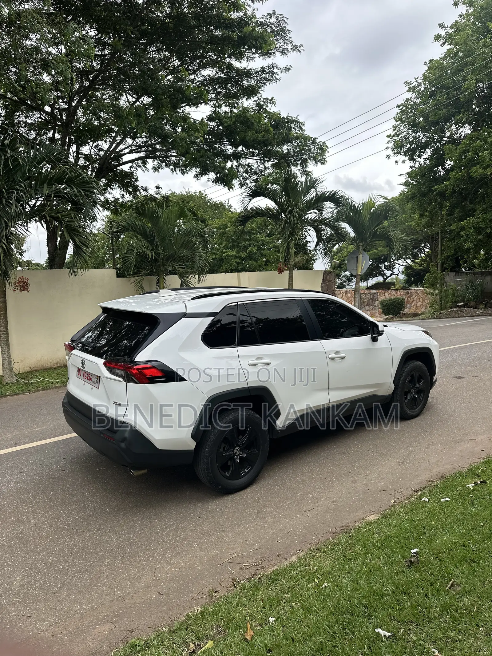 Toyota RAV4 XLE AWD 2023 White