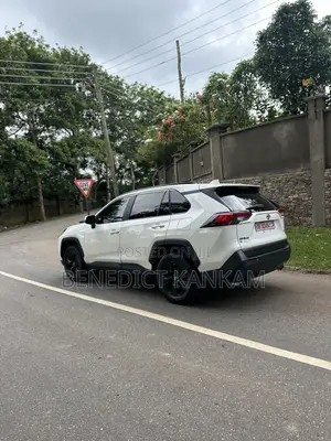 Toyota RAV4 XLE AWD 2023 White