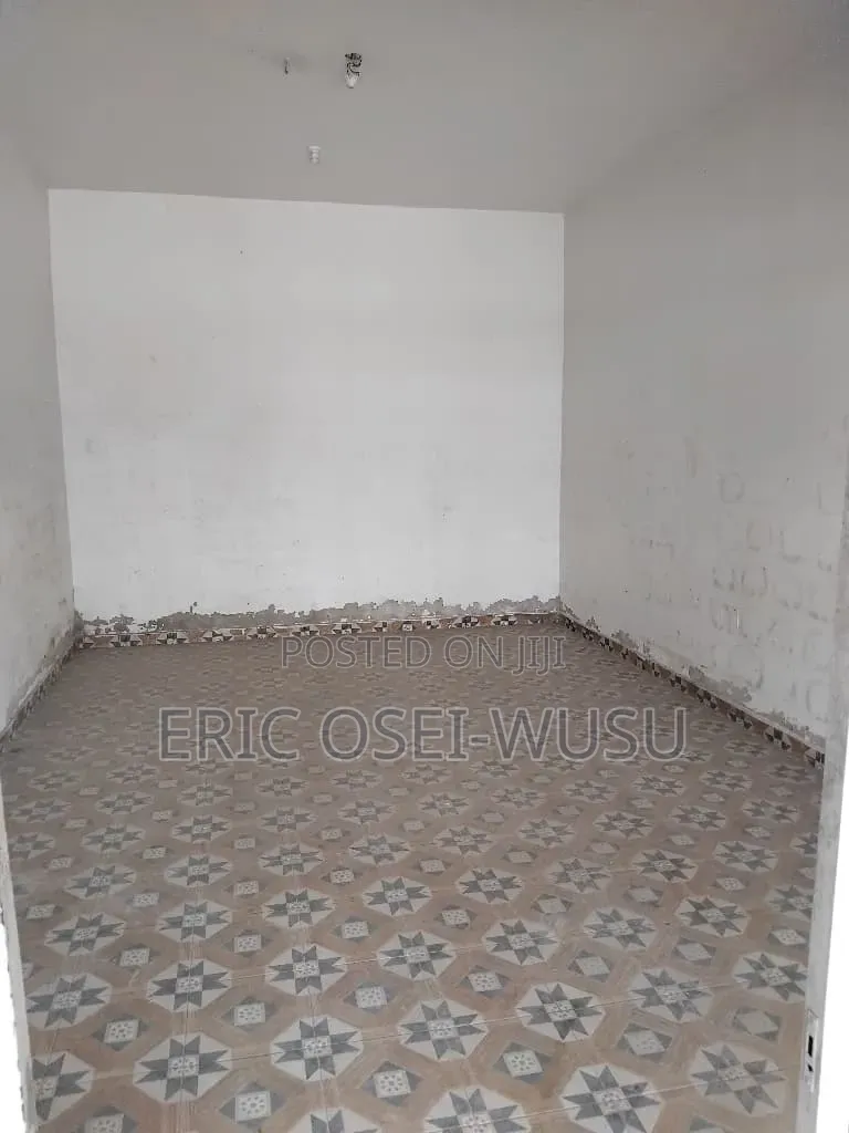 Store for Rent at Gyinyase Near Kumasi High School, Mardura Pub Area