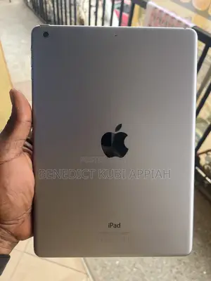 Apple iPad Air 32 GB Gray