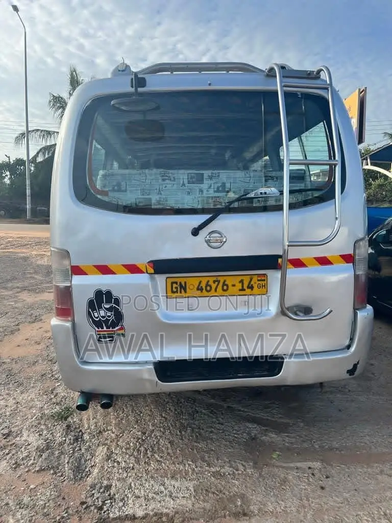 Nissan Caravan (Urvan) 2006 Silver