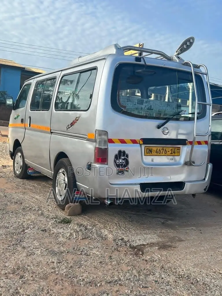 Nissan Caravan (Urvan) 2006 Silver