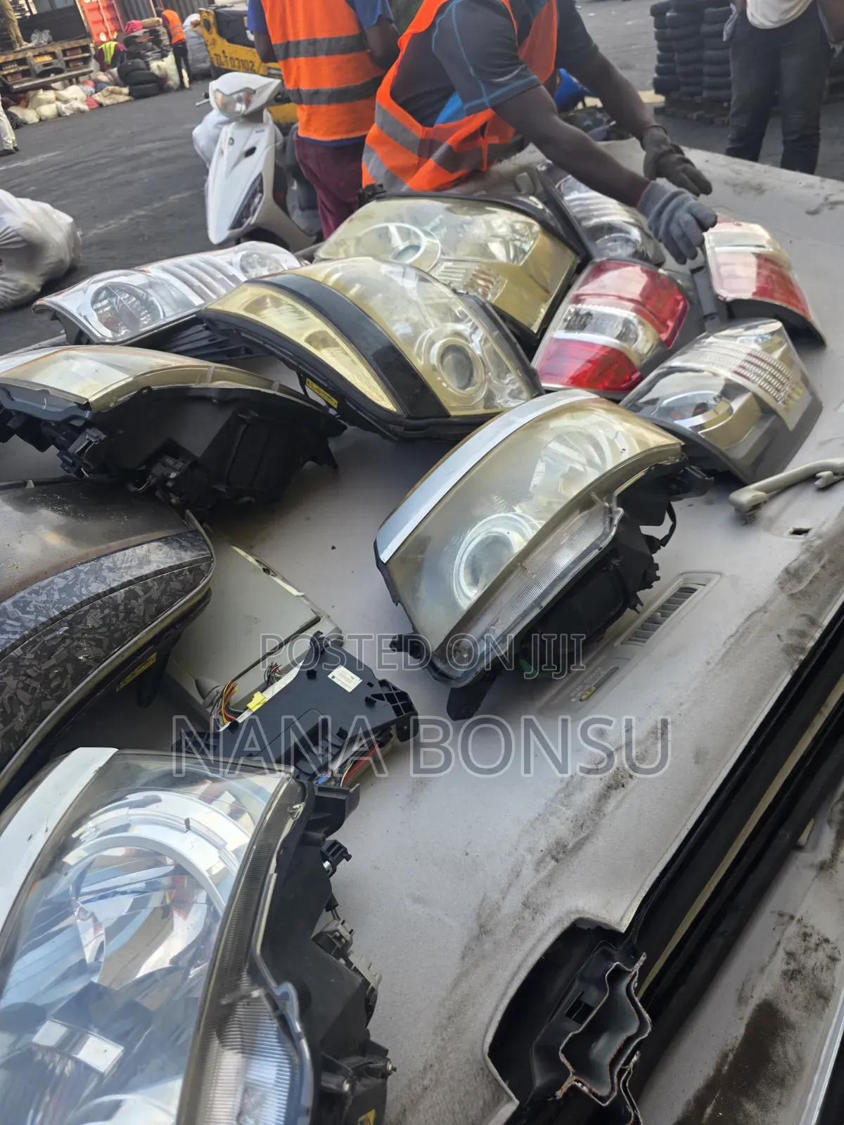 Toyota Voxy Original Headlights