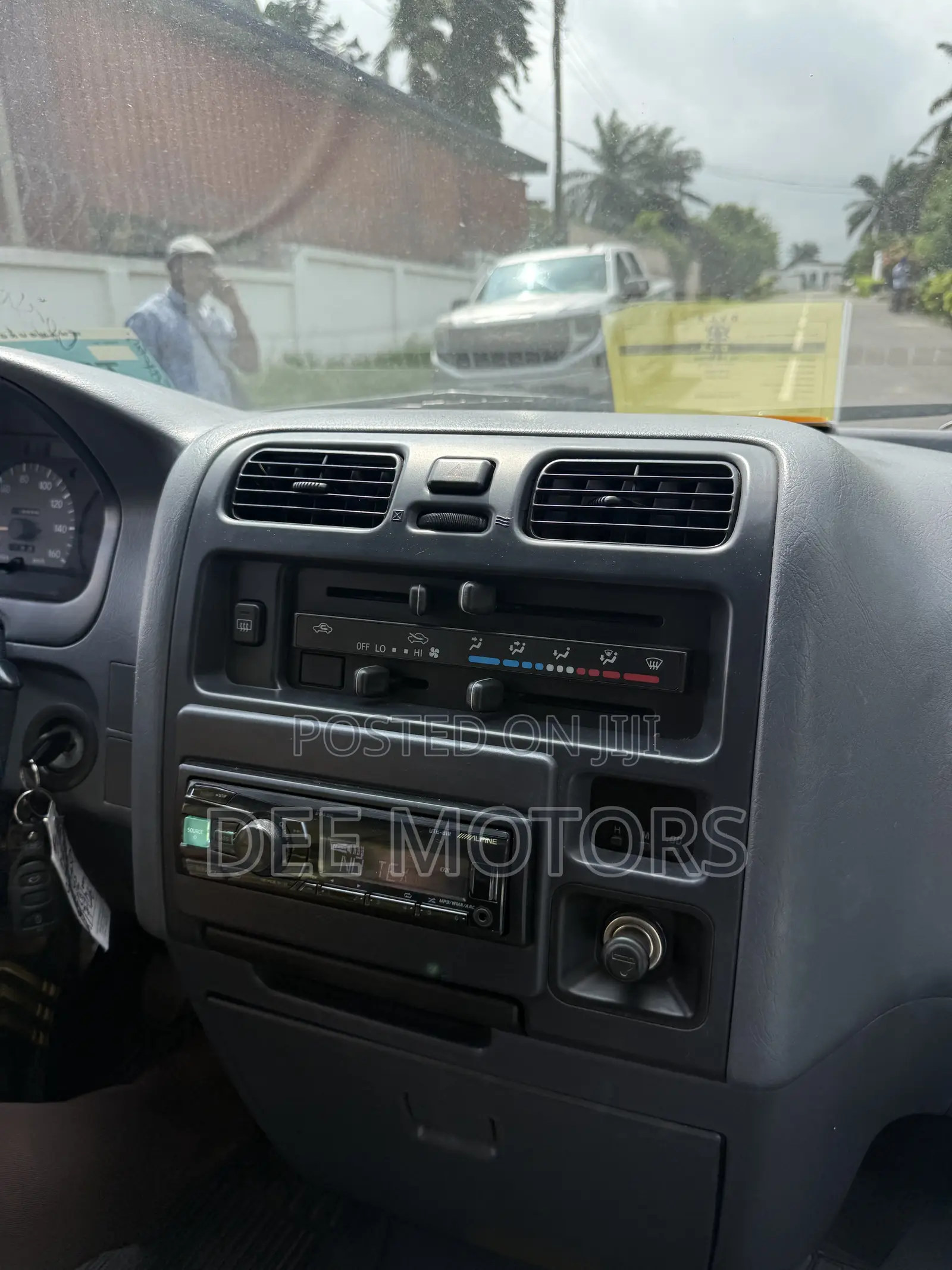 Toyota HiAce 2000 Green