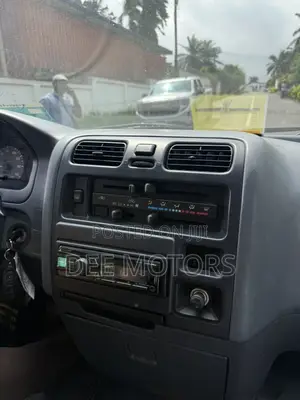 Toyota HiAce 2000 Green