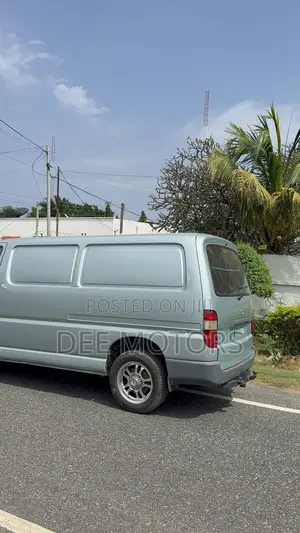 Toyota HiAce 2000 Green