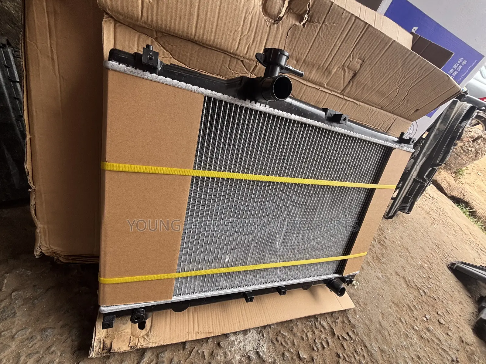 Toyota Voxy Radiator/Tank