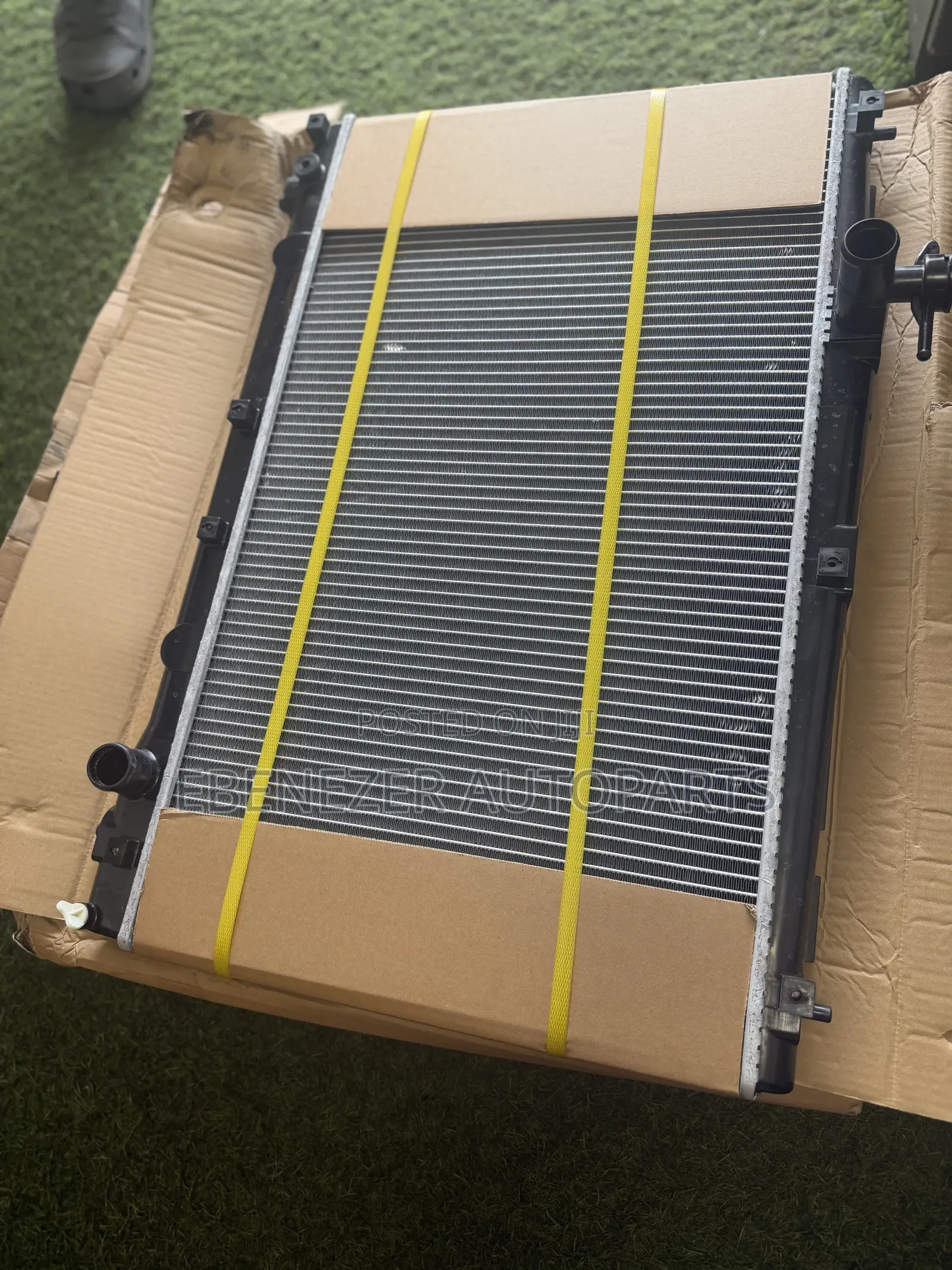 Toyota Voxy Noah Radiator Tank 2008 2009 2010 2011 2012