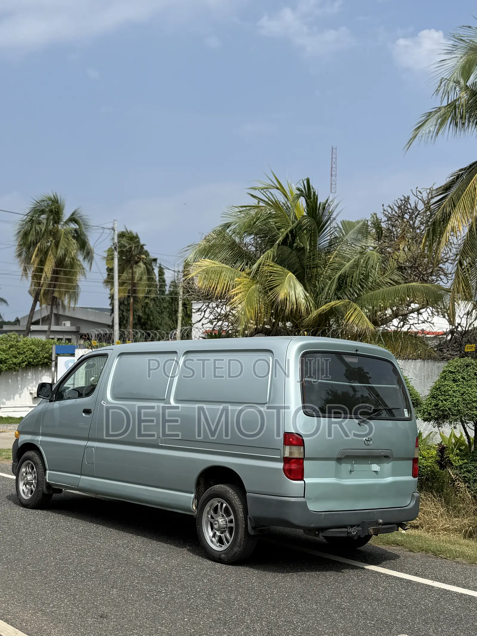 Toyota HiAce 2000 Green