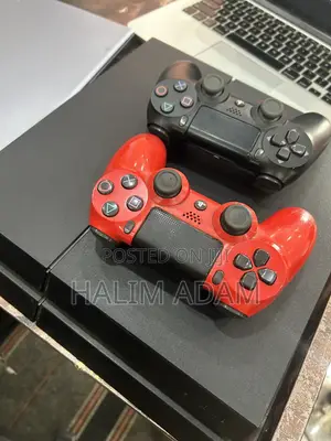 Ps4 Standard 1tb With 4 Games and Two Controllers
