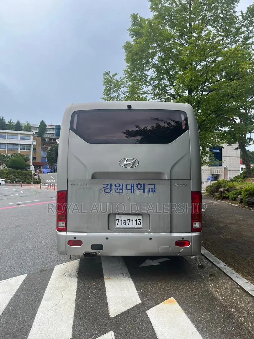 Hyundai Universe 2013 Grey