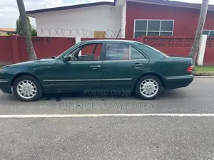 Mercedes-Benz E200 1997 Green