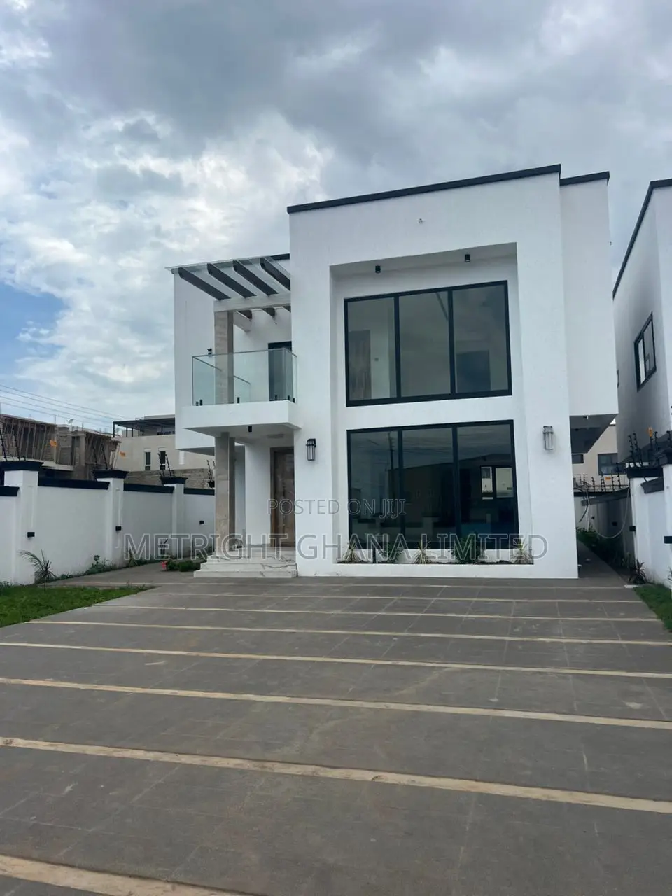 4bdrm House in Metrightgh, Accra Metropolitan for sale