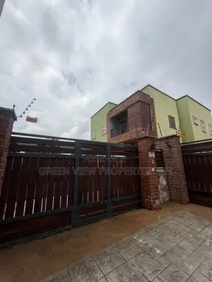 4bdrm Duplex in West Hills Mall Area for sale