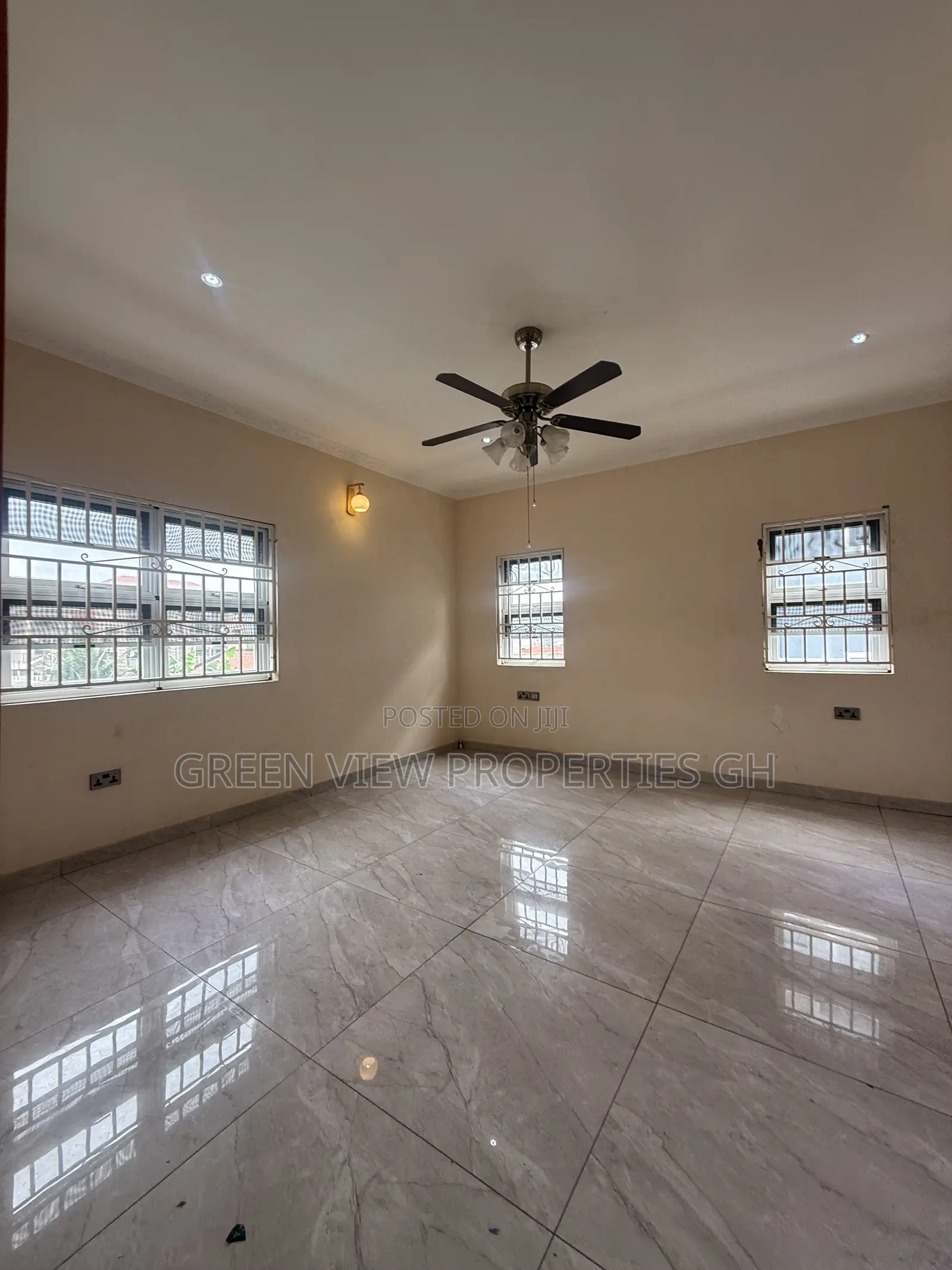 4bdrm Duplex in West Hills Mall Area for sale