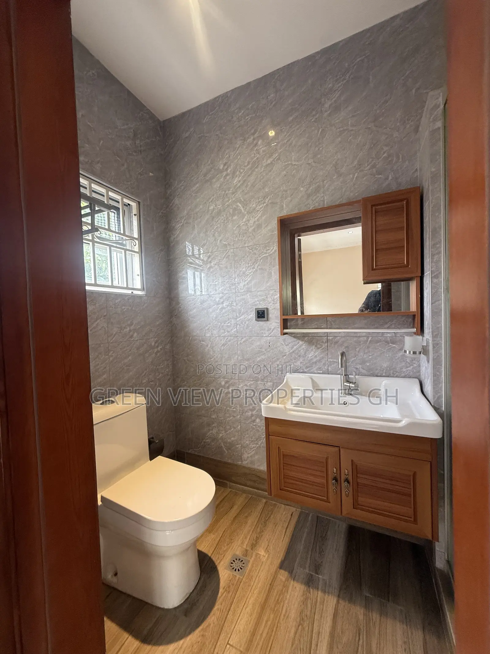 4bdrm Duplex in West Hills Mall Area for sale