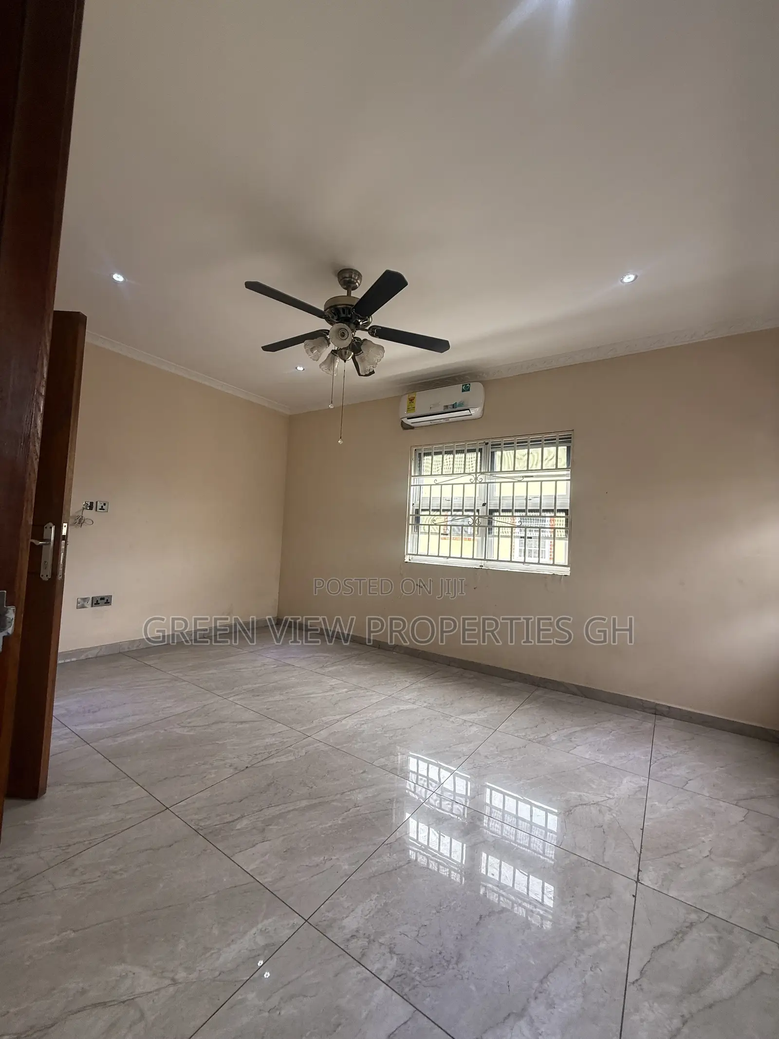 4bdrm Duplex in West Hills Mall Area for sale