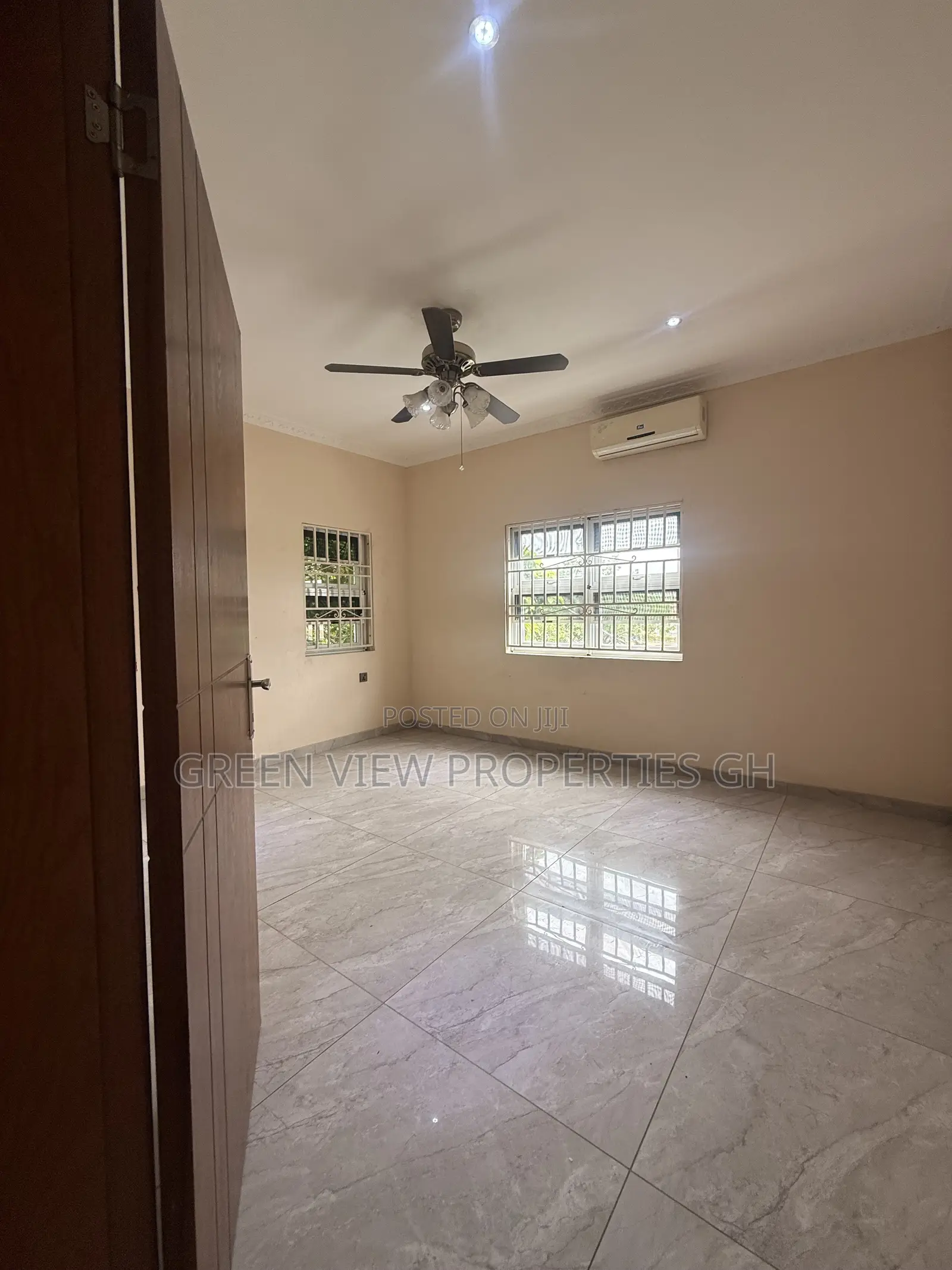 4bdrm Duplex in West Hills Mall Area for sale