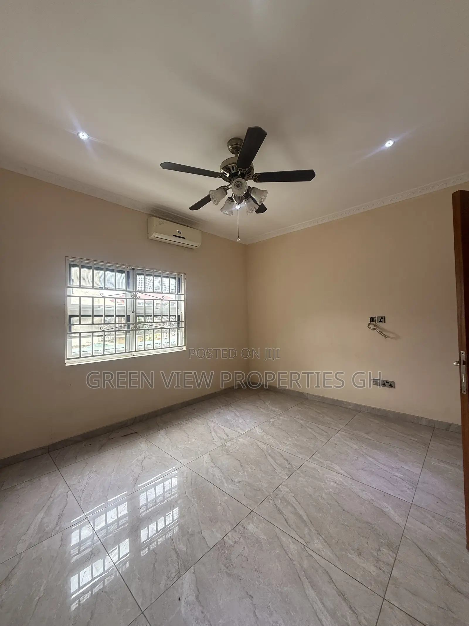 4bdrm Duplex in West Hills Mall Area for sale