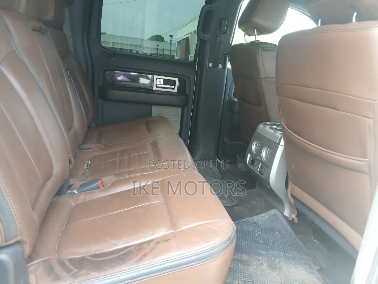 Ford F-150 Platinum 4dr SuperCrew 4WD 5.5 ft. SB (5.0L 8cyl 6A) 2015 White