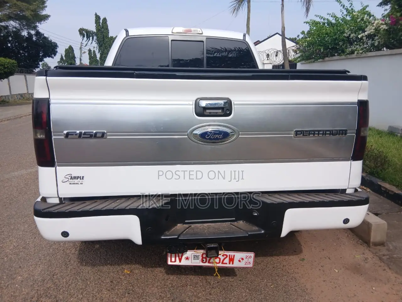 Ford F-150 Platinum 4dr SuperCrew 4WD 5.5 ft. SB (5.0L 8cyl 6A) 2015 White