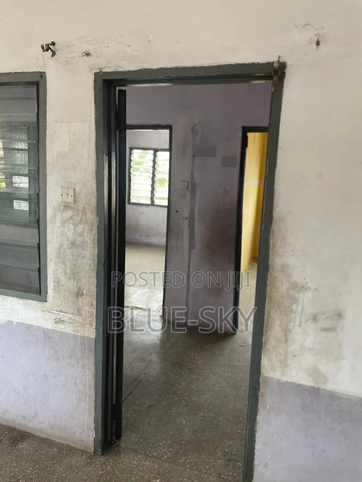 2bdrm Room & Parlour in Circle for rent