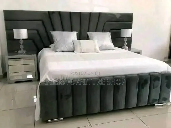 Queen and King Design Queen Size Bed Frame With Side Drawers and Ottom