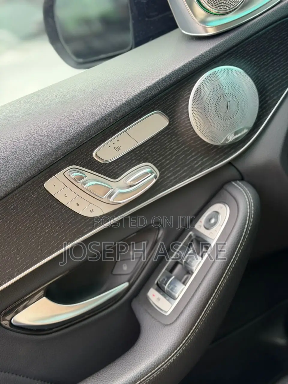 Mercedes-Benz C300 2021 Blue