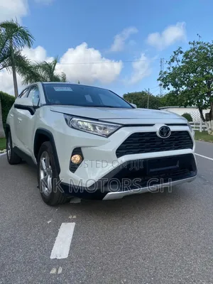 Toyota RAV4 2021 White