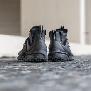 Nike Air Presto Mid Utility Triple Black Sneakers