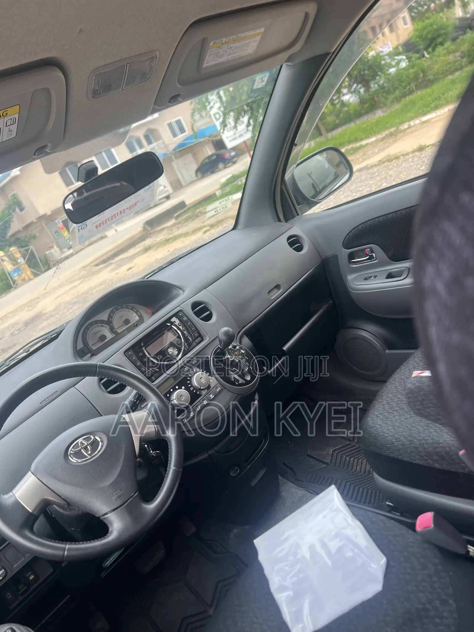 Toyota Sienta 1.5 FWD 2014 Silver