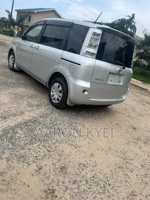Toyota Sienta 1.5 FWD 2014 Silver
