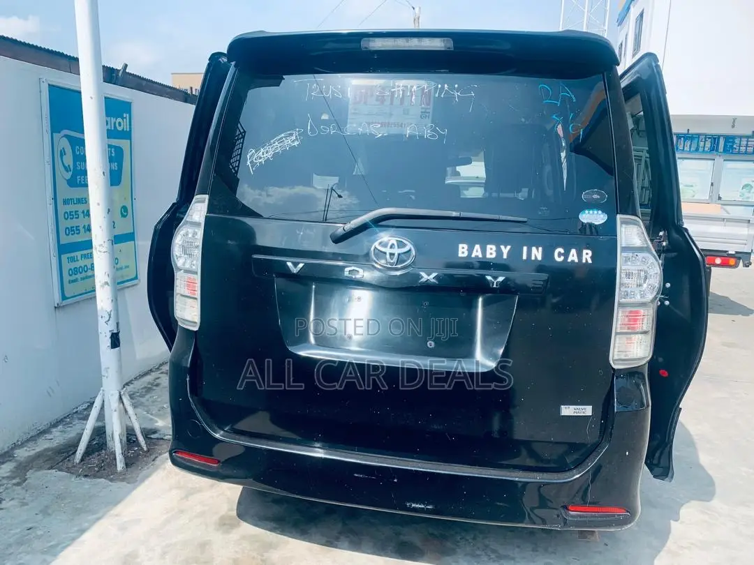 Toyota Voxy X 4WD 8-Seater 2012 Black