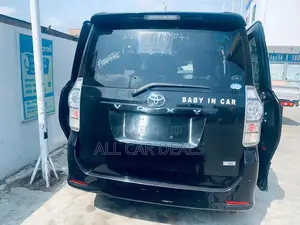 Toyota Voxy X 4WD 8-Seater 2012 Black