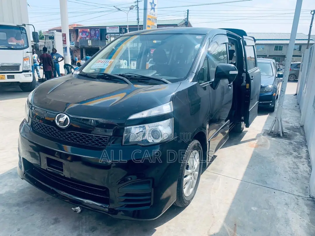 Toyota Voxy X 4WD 8-Seater 2012 Black