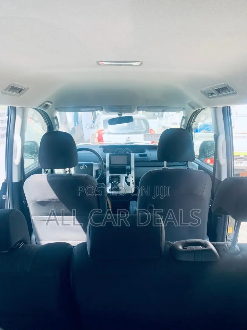 Toyota Voxy X 4WD 8-Seater 2012 Black