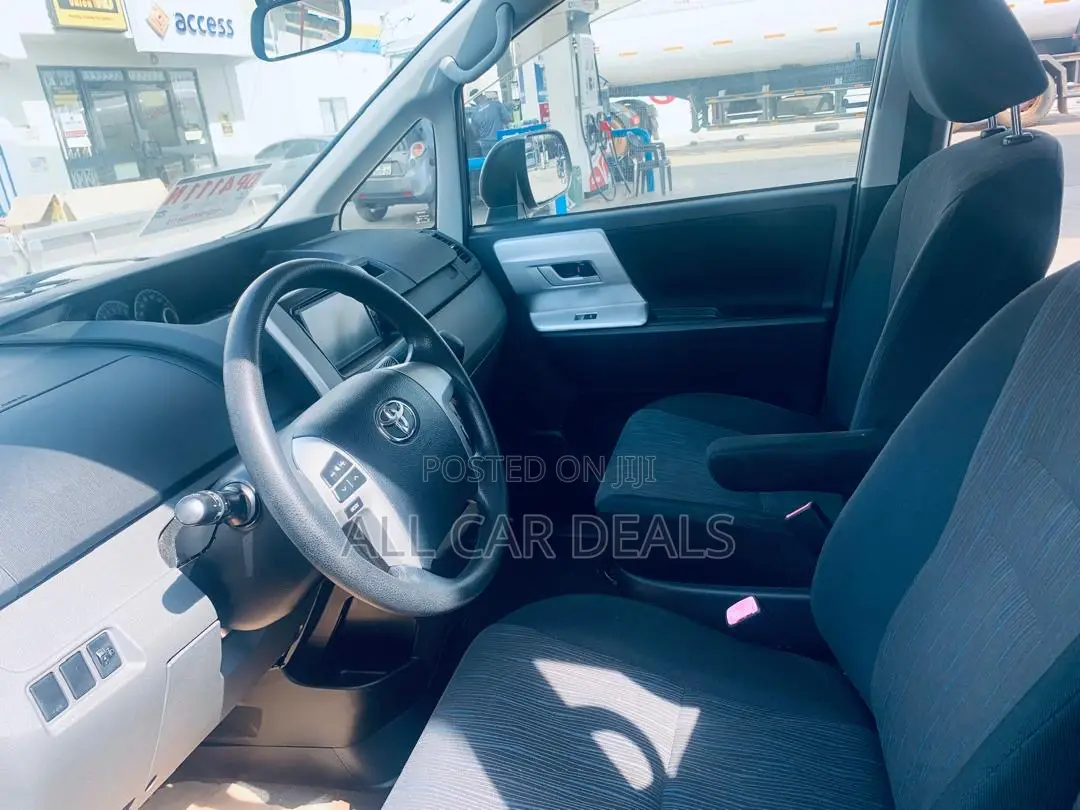 Toyota Voxy X 4WD 8-Seater 2012 Black