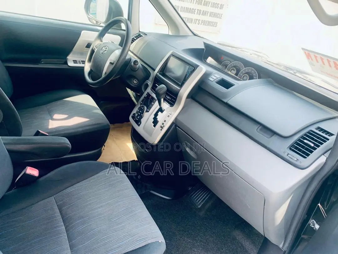 Toyota Voxy X 4WD 8-Seater 2012 Black